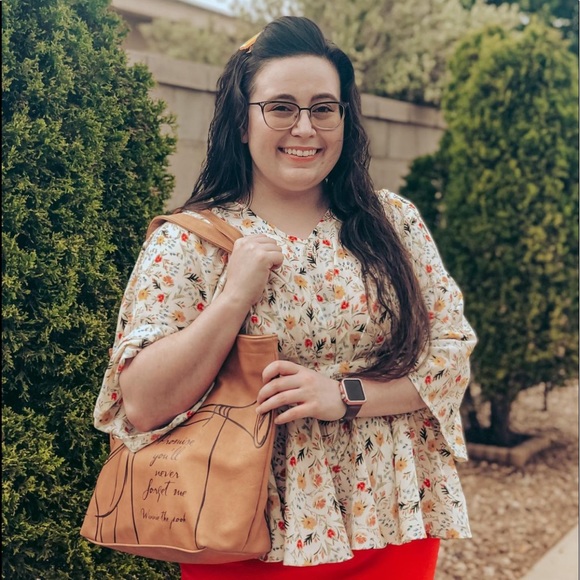 Meet your Posher, Rachel N. 💐 - Picture 10 of 16